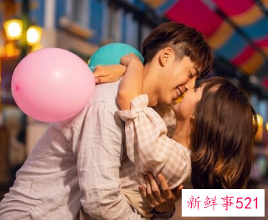 接吻的时候睁着眼睛说明什么