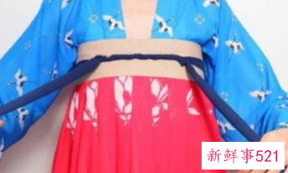 齐胸裙子的穿法