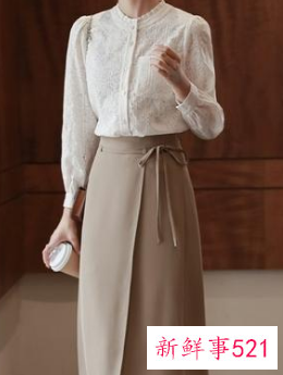 碎花半身裙的搭配