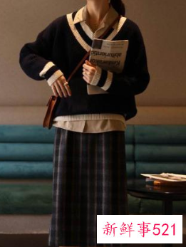 碎花半身裙的搭配