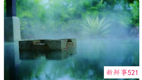 老人泡温泉的好处