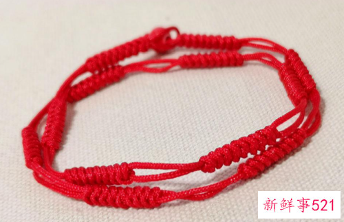 男生戴红绳的含义