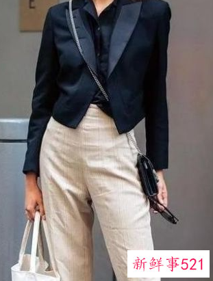 休闲小西装套装搭配什么鞋子