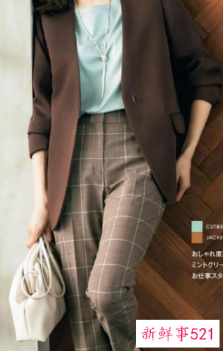 休闲小西装套装搭配什么鞋子