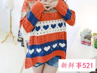 低圆领毛衣内搭配