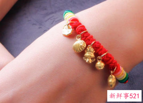 女生戴手链应该戴在哪个手