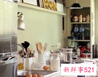 晚上厨房刺鼻的味道白天没有