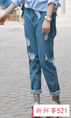 女直筒牛仔裤配鞋图片