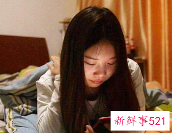 忍不住翻看前任朋友圈