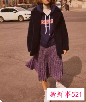 卫衣里面穿什么打底衫好看