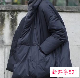 黑羽绒服发亮了怎么处理