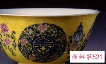 梦见一群熟人在一起吃饭有碗没人吃