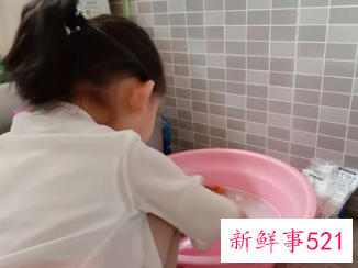 手洗衣服的教学学生