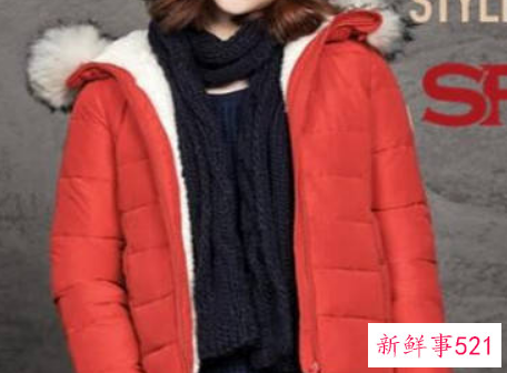 红色衣服搭什么颜色的围巾