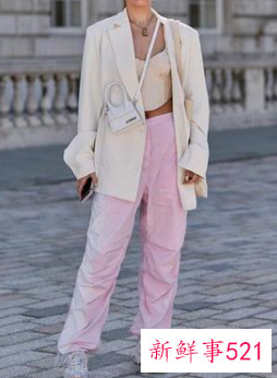 休闲小西装套装搭配什么鞋子