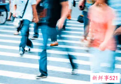 梦见人群的解释