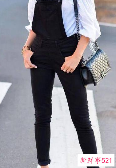 穿背带裤有什么搭配