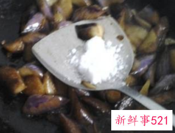 茄子炒青椒的做法