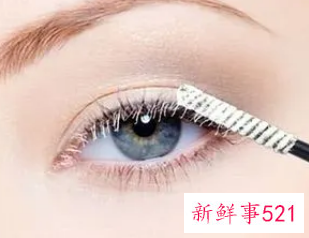 眼睫毛怎么夹才会翘而且不用上眼睫毛膏