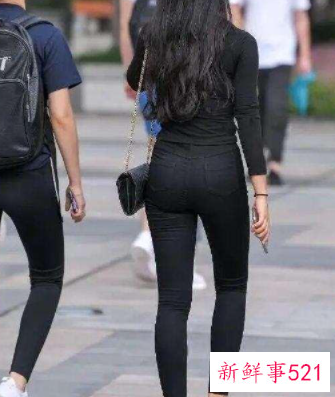 黑色打底上衣配什么裤子