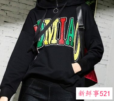 卫衣里面穿什么打底衫好看