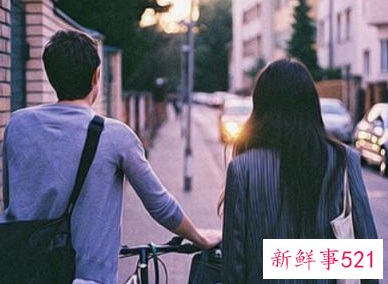 偷偷去看女朋友