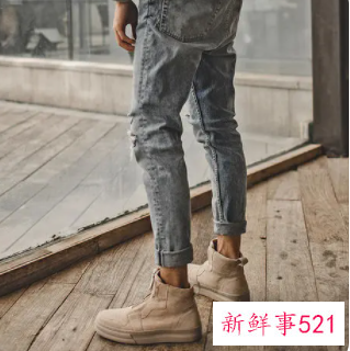 中帮鞋配什么裤子