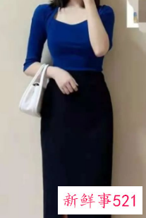 开叉黑裙子配什么上衣