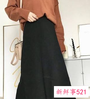 黑色针织长裙怎么搭配的