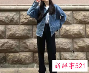 浅色牛仔外套配什么裤子