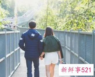 梦见抱着情人走路