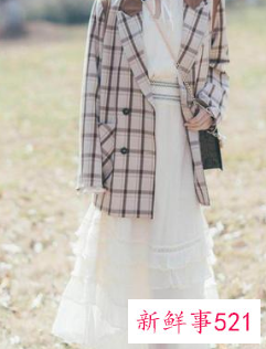 碎花半身裙的搭配