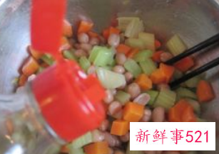 芹菜拌花生米家常做法窍门