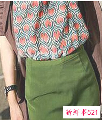 墨绿色的半身裙怎么搭配