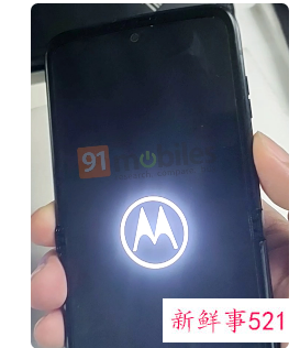 曝摩托罗拉正研发竖向折叠屏手机