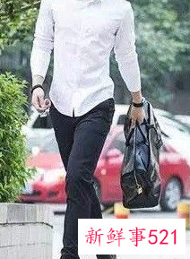 白色衬衫男搭配什么比较好看