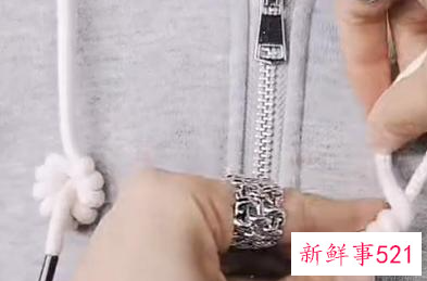 衣服两边绳子系法图解