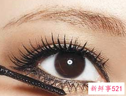 简单不失华丽感咖啡金色眼妆