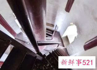 梦见危险的楼梯