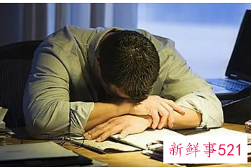 久坐熬夜对男性的危害