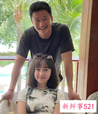 《巨齿鲨1》李冰冰角色女儿晒吴京合照