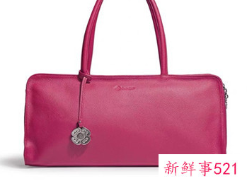 女士斜挎包正确挎法图解