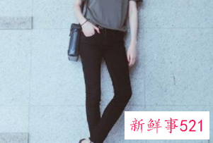 秋季阔腿牛仔裤配什么上衣好看