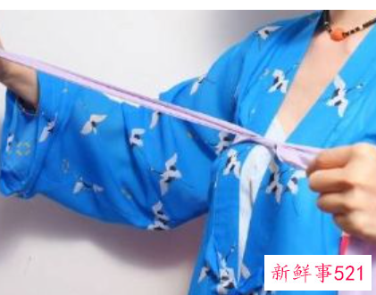 齐胸裙子的穿法