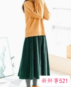 墨绿色的半身裙怎么搭配