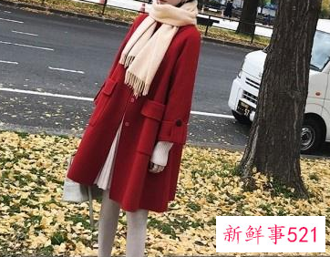 红色衣服搭什么颜色的围巾
