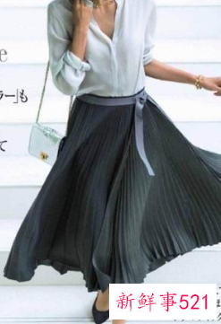 碎花半身裙的搭配