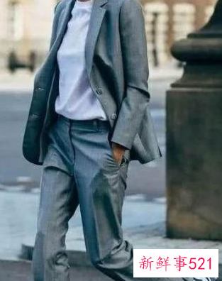 休闲小西装套装搭配什么鞋子