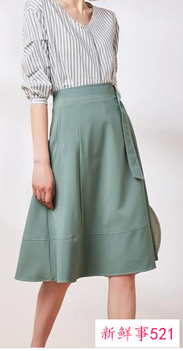 墨绿色的半身裙怎么搭配