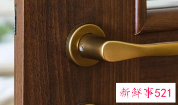 房间装什么门好看又实惠